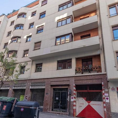 Akomodat En Apartamento En El Centro De Bilbao Con Parking Luaran gambar