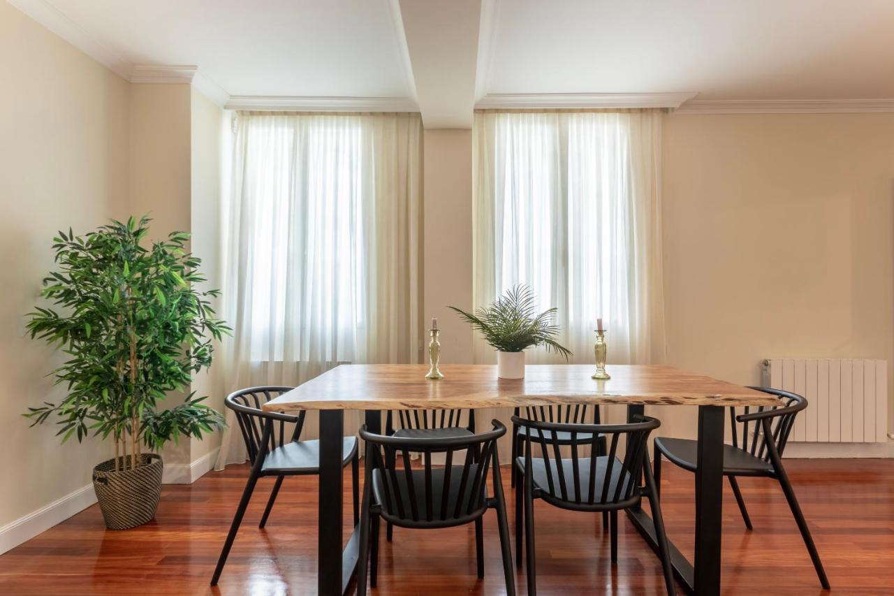 Akomodat En Apartamento En El Centro De Bilbao Con Parking Luaran gambar