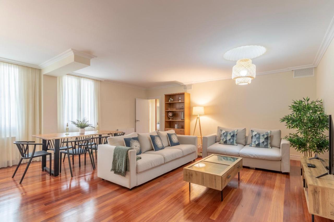 Akomodat En Apartamento En El Centro De Bilbao Con Parking Luaran gambar