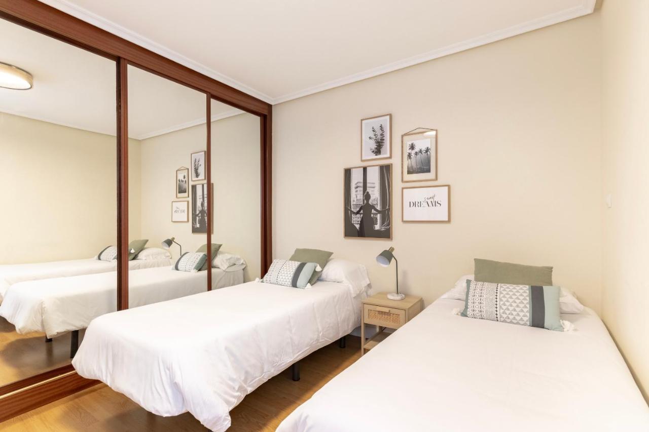 Akomodat En Apartamento En El Centro De Bilbao Con Parking Luaran gambar