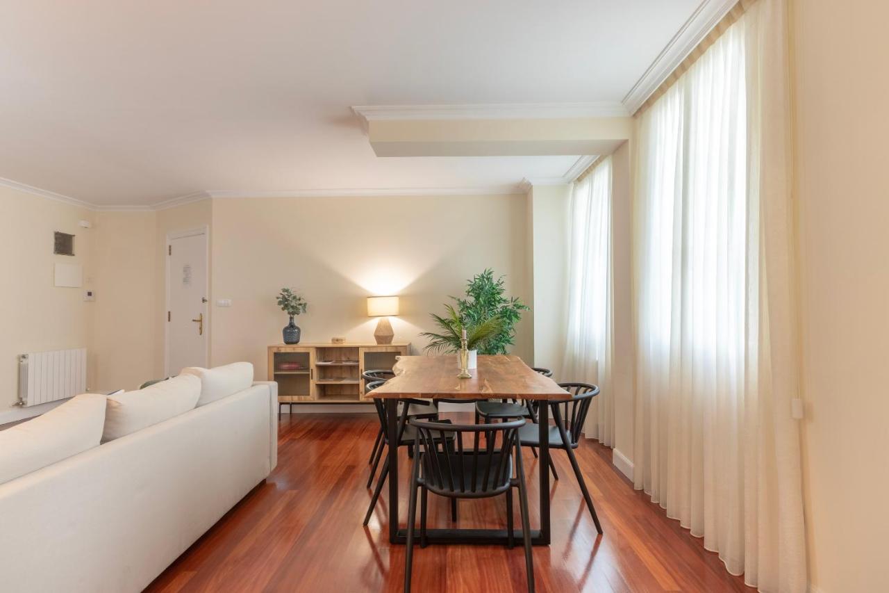 Akomodat En Apartamento En El Centro De Bilbao Con Parking Luaran gambar