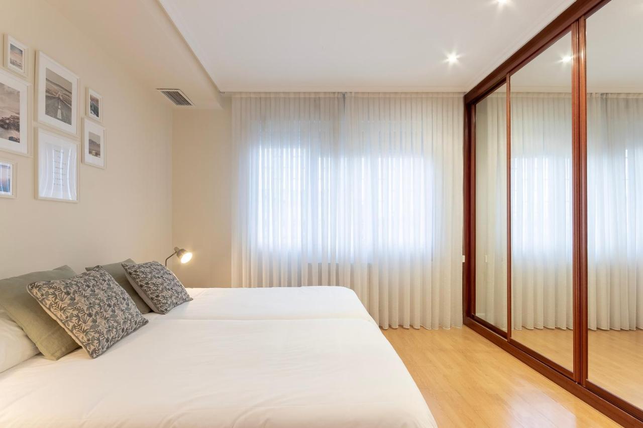 Akomodat En Apartamento En El Centro De Bilbao Con Parking Luaran gambar