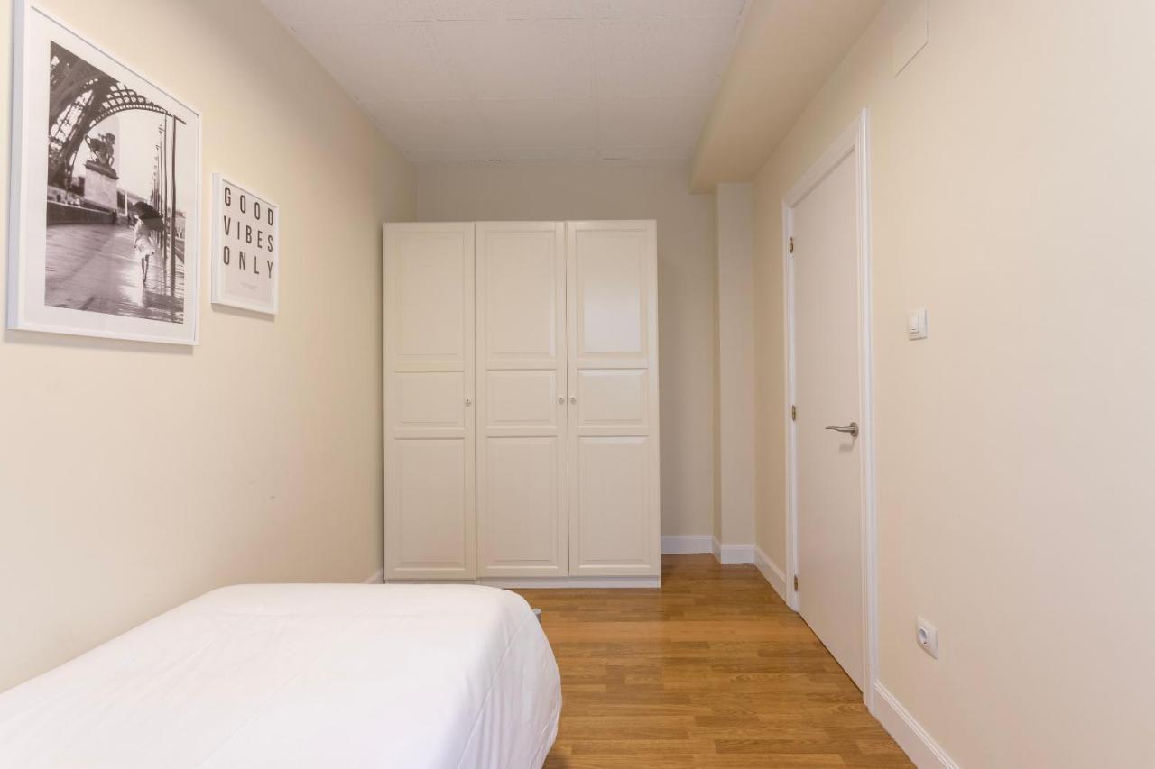 Akomodat En Apartamento En El Centro De Bilbao Con Parking Luaran gambar