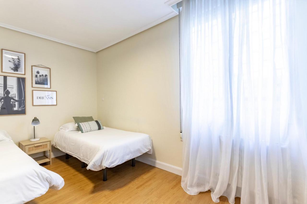 Akomodat En Apartamento En El Centro De Bilbao Con Parking Luaran gambar