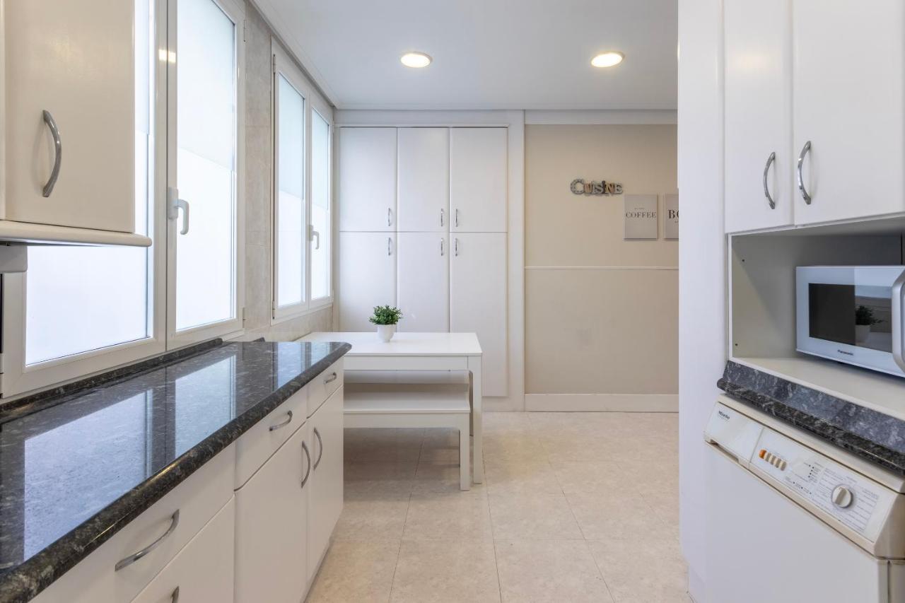 Akomodat En Apartamento En El Centro De Bilbao Con Parking Luaran gambar