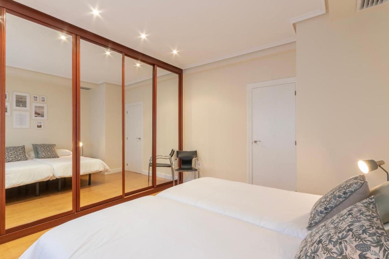 Akomodat En Apartamento En El Centro De Bilbao Con Parking Luaran gambar