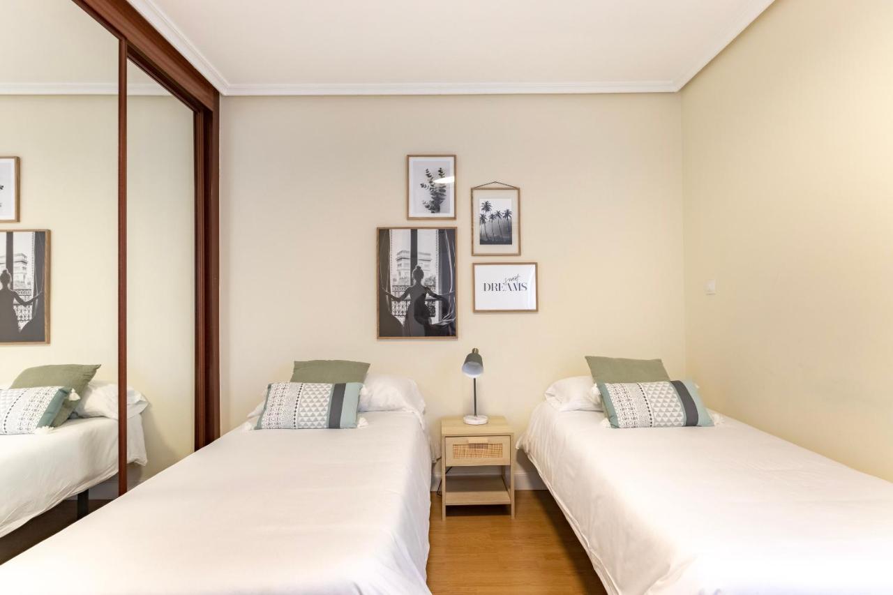 Akomodat En Apartamento En El Centro De Bilbao Con Parking Luaran gambar