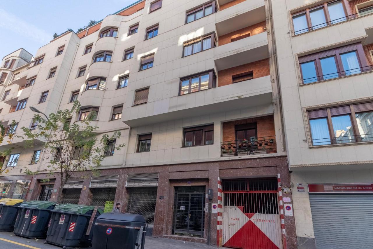 Akomodat En Apartamento En El Centro De Bilbao Con Parking Luaran gambar