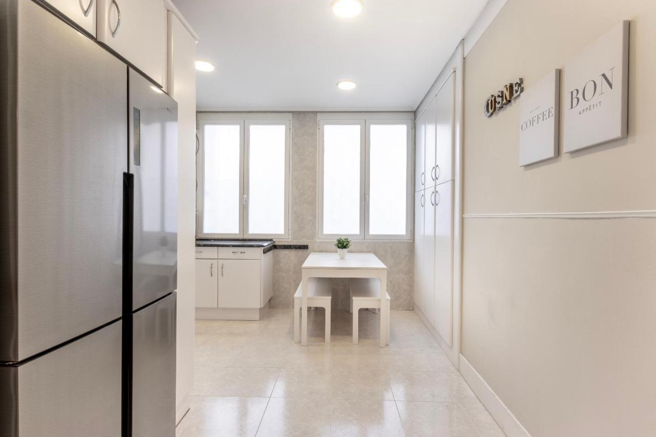 Akomodat En Apartamento En El Centro De Bilbao Con Parking Luaran gambar
